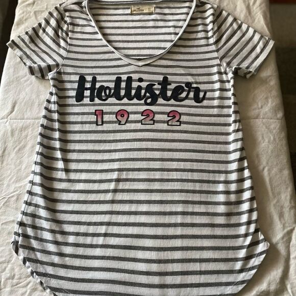 𝅺$ 5 add on $ Hollister stripe logo t size xs - Picture 4 of 10